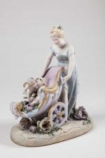 SCULPTURE en biscuit polychrome figurant le char d'Amour sur une...