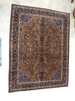 PERSE. Grand TAPIS Tabriz en laine sur fond chocolat. Epoque...