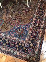 PERSE. Grand TAPIS Tabriz en laine sur fond chocolat. Epoque...