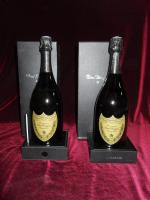 Deux COFFRETS boîte décorée cerclage métal : DOM PERIGNON Vintage...