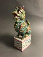 CHINE - CHIEN DE FO en porcelaine émaillée polychrome sur...