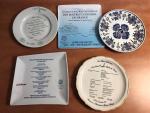 Ensemble de quatre MENUS sur assiettes de porcelaine: MENU de...