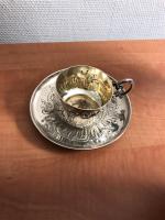 TASSE et SOUS-TASSE en argent à décor rocaille. Poinçon Minerve....