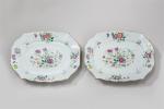 COMPAGNIE des INDES. Deux PLATS en porcelaine de forme ovale...