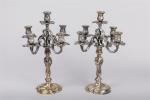 Paire de CANDELABRES en bronze argenté à cinq lumières, à...