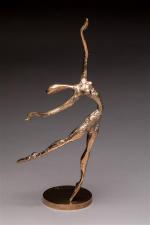 Yves Lohé (né en 1947). Danseuse stylisée en bronze à...