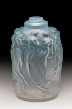 René Lalique (1860-1940). Brûle-parfum modèle " Sirènes " en verre...