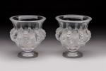 Lalique France. Paire de vases modèle " Dampierre " en...