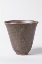 Claudius Linossier (1893-1953). Vase de forme conique en dinanderie à...