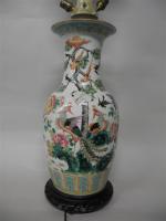 CHINE - VASE balustre en porcelaine et émaux de la...