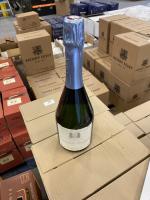 Dix-neuf cartons de 6B et 5B, Crémant de Bourgogne, Blanc...