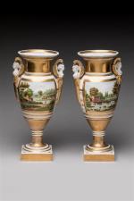 Paire de VASES balustre en porcelaine émaillée polychrome et dorée...