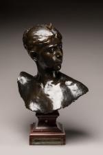 Alexandre FALGUIÈRE (1831-1900) "Buste de Diane". Bronze à patine médaille,...