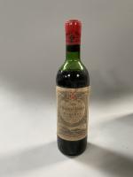 1B rouge, Pomerol, Château Gazin, 1967. Etiquette tachée, niveau mi-épaule.