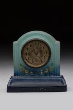 Amalric Walter (1870-1959) 
Pendulette (vide-poche) en pâte de verre polychrome...