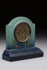 Amalric Walter (1870-1959) 
Pendulette (vide-poche) en pâte de verre polychrome...