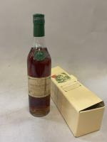 Une bouteille. COGNAC Grande Champagne, réserve de l'empereur, X.O. Peuchet...