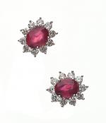 Paire de BOUCLES d'OREILLES "Marguerite" en or gris 750/°° serties...