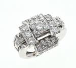 BAGUE "Tank" en platine 850/°°  sertie de diamants taille...