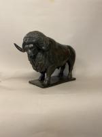 Christine PARAVISINI (1960-2013).Le bison, 2006.Bronze à la cire perdue à...