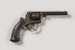 Grande Bretagne
Revolver Adams calibre 31 
Crosse et calotte bois finement...