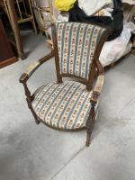 FAUTEUIL à dossier renversé en bois naturel. Époque Directoire. H:...