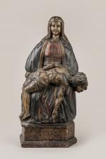 PIETA en noyer sculpté en ronde-bosse, évidée au dos, à...