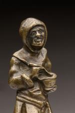 Personnage encapuchonné mangeant un potage en bronze.
XIXe siècle, dans le...