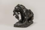 D'après Christophe FRATIN (1801-1864). Lionne tenant son petit. Bronze à...