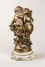 Auguste MOREAU (1834-1917). Couple d'enfants avec grappes de raisins. Sculpture...