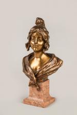 Henri JACOB. "Buste de femme". Bronze à patine dorée signé...