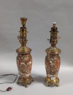 SATSUMA: Paire de vases balustre montées en lampe à décor...