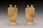 Paire de petits VASES en ivoire sculptés de guirlandes de...