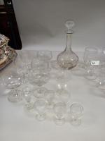 Lot cristal et verre comprenant :
 Partie de service en...