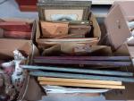 Lot comprenant 4 cartons: Estampes et photographies encadrées divers sujets,...