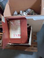 Lot comprenant 4 cartons: Estampes et photographies encadrées divers sujets,...