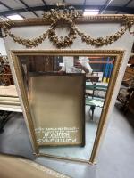 Miroir en bois doré et laqué style Louis XVi 166X97...