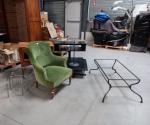 LOT MOBILIER DIVERS: Fauteuil  en velours , table en...