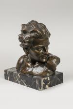 Johannes Dommisse (1878-1955)
« Jeune homme cheveux au vent »
Buste en...