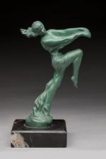 Max Le Verrier (1891-1973)
« Danseuse »
Sujet en régule patiné vert...