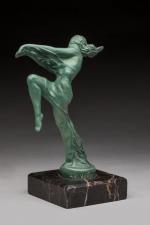 Max Le Verrier (1891-1973)
« Danseuse »
Sujet en régule patiné vert...