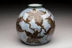 Tharaud     
Vase de forme boule en...