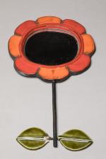 Mithé Espelt (1923-2020). Miroir fleur en céramique orange et verte....