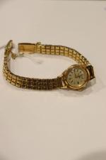 ULTRA. MONTRE de dame en or jaune 750/°°.
Poids Brut : 24,6...