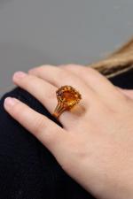 BAGUE en or jaune 750/°° ornée d'une importante citrine de...