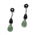 Paire de PENDANTS d'OREILLES en or gris 750/°° ornée d'onyx...