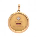 AUGIS - MEDAILLE d'amour en or jaune 750/°°, rubis synthétiques...