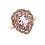 BAGUE en or rose 750/°° de forme piriforme centrée d'une...