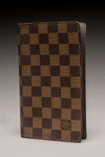 LOUIS VUITTON - Grand PORTE-CARTES en toile damier marron. Numéroté....