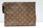 LOUIS VUITTON - TROUSSE de toilette en toile enduite monogram,...